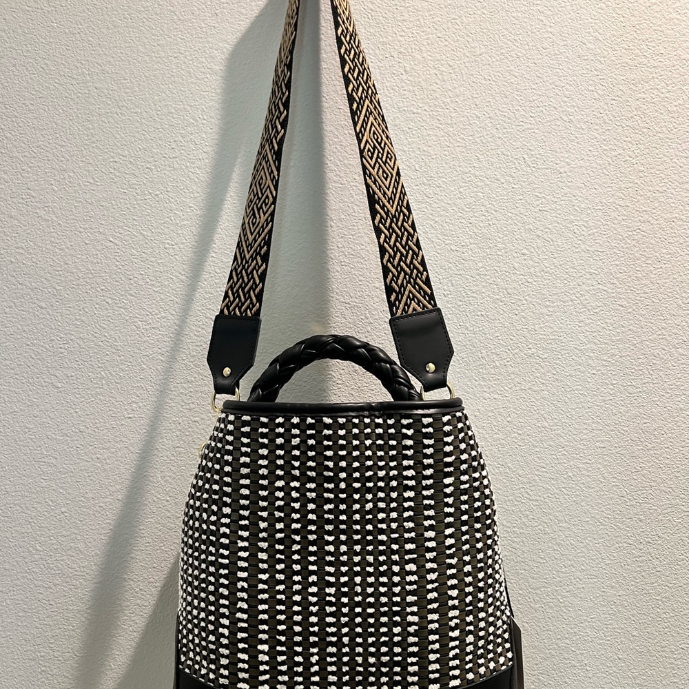Via Mail Bag Black and White Woven Bucket Shoulder Bag. Made in Italy. NWT